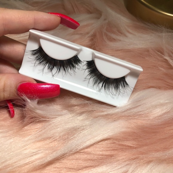 Lashes - Picture 4 of 4